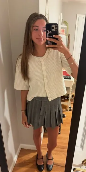 Abercrombie grey pleated mini skirt thumbnail 1