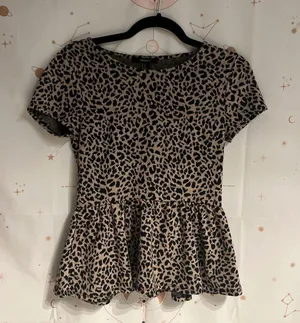 Forever 21 Leopard Print Peplum Top thumbnail 2