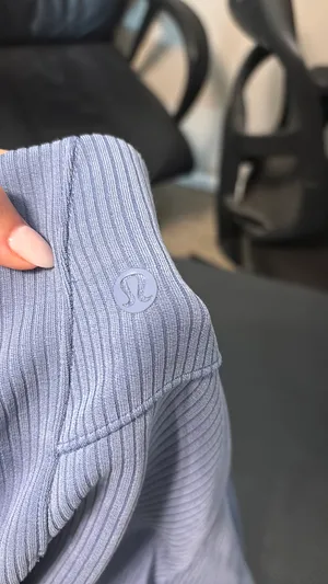 Lululemon Softstreme Shorts 4" thumbnail 6
