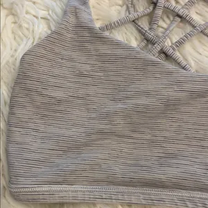 Lululemon size 6 Women's Strappy Gray Sports Bra excellent condition thumbnail 5