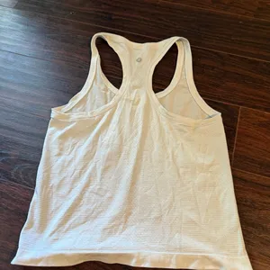 Lululemon size 4 Women's White Racerback Tank Top thumbnail 6