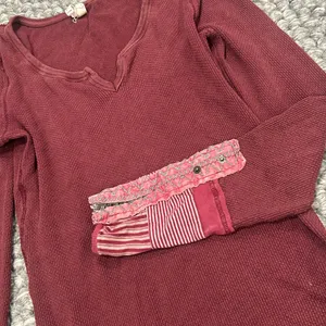 We‎ the Free Maroon Printed LS V-Neck Size Medium thumbnail 3