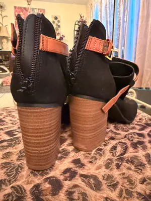 Kenneth Cole Super stylish heels size 7 🩷 thumbnail 5
