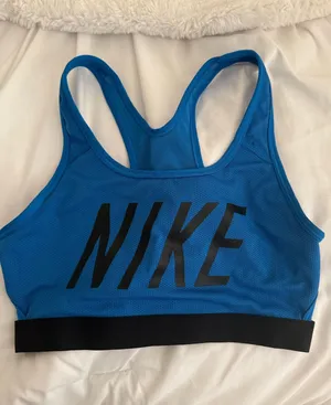 Nike sports bra thumbnail 1