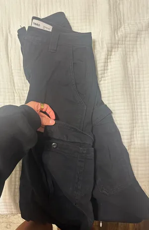 Aritzia Cargo Pants thumbnail 1