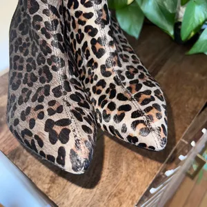 Adrienne Vittadini Leopard Print Pointed Toe Stiletto‎ Heel Ankle Boots Size 8 thumbnail 5