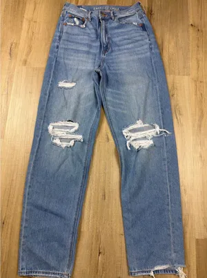 American Eagle Baggy Jean Womens 4 Light Wash Distressed High Rise Ripped Denim thumbnail 1