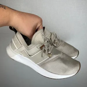 New Balance Nergize Sport Womens Beige Tan Sneakers WNRGSEA1 Size 7 thumbnail 1
