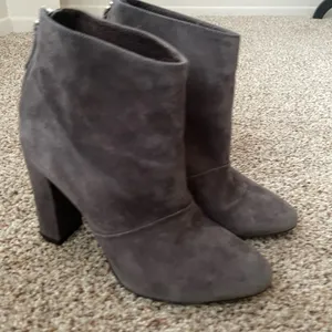 J. Crew Adele Heeled Ankle Boot Suede Leather Size 6 Italian Gray Slouchy Boots thumbnail 8