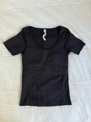 Lululemon Black Ebb To Street Short Sleeve padded tshirt thumbnail 1
