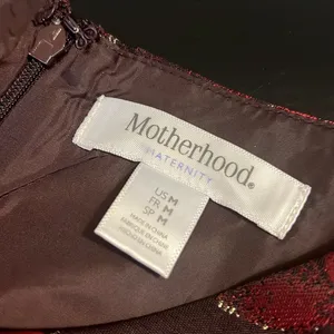 Motherhood Maternity Floral Sleeveless Dress Red‎ Gold Metallic Rose Medium thumbnail 2