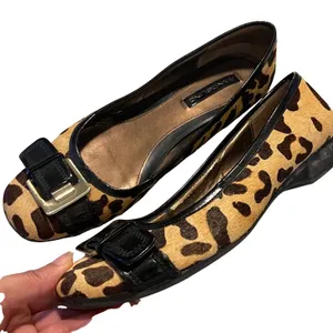 Bandolino Leopard Calf Hair Ballet Flats Womens 9 Brown‎ Buckle Square Toe Wedge thumbnail 1