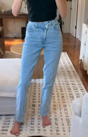 Abercrombie Ultra High-Rise 90s Straight Jeans Curve Love thumbnail 1