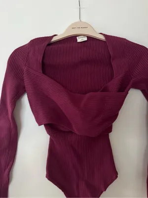 Abercrombie & Fitch Maroon Ribbed Long-Sleeve Sweater Bodysuit thumbnail 8