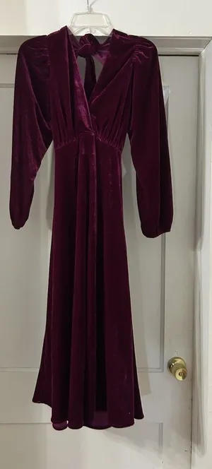 Woman’s Velvet Long Dress Size LXS Deep Fuchsia Formal Holiday Wedding Open Back thumbnail 1