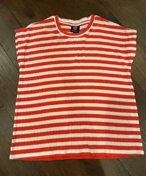 bobeau Red & White Striped Short Sleeve Tee Size Medium - C4-100 thumbnail 1