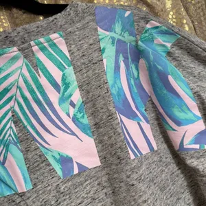 PINK Victorias Secret Heather Gray Cropped Tropical Logo Long Sleeve‎ Top Large thumbnail 6