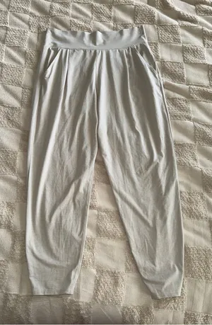 NWOT Vuori Lux At Ease‎ Women's Pants Cream Large thumbnail 1