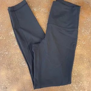 Lululemon Wunder under high rise black 25 in legging size 6/ basically new thumbnail 3