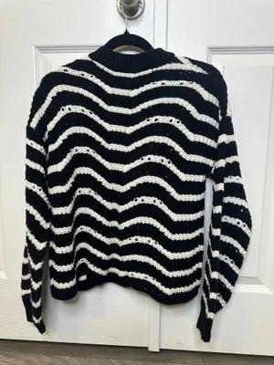 Jessica Simpson Black White Wavy Knit Sweater Chic Statement Hem Size S thumbnail 4