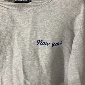 Brandy Melville New York Gray Crewneck Crop Sweater thumbnail 3