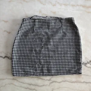 SHEIN Black White Houndstooth Skirt & Blazer Set Cropped Blazer Size: Large thumbnail 4