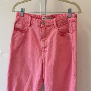 Zara Pink High Waisted Mom Jeans Tapered Leg Denim Pants Size 8 4083/024/620/40 thumbnail 2