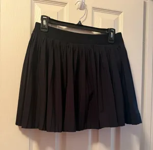Old Navy Black Pleated Skirt medium  thumbnail 1
