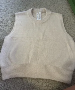 Boutique Sweater vest thumbnail 1
