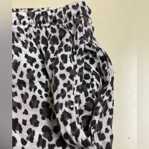 Midnight Women’s Cheetah Print Drawstring Pajama Pants - Size Large - VGUC thumbnail 3