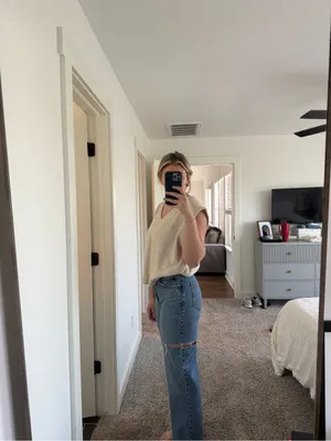 Abercrombie Loose High Rise Jeans thumbnail 2