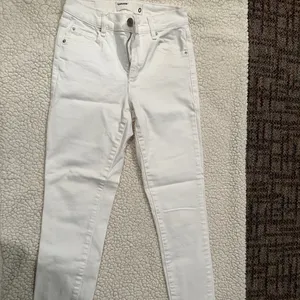 White garage jeans thumbnail 3