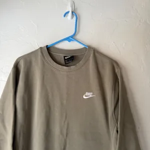 Nike Crewneck Sweatshirt Khaki Green Cotton Blend Small Casual thumbnail 4