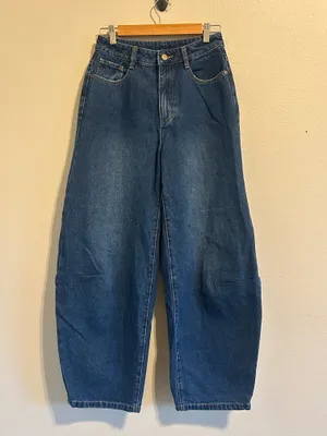 Commence NWT Trendy Mid-Waisted Denim Curved-Leg Pants Small thumbnail 6