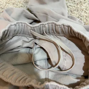 Lululemon XS Scuba Mid-Rise Oversized Jogger Sweatpants *Regular Sheer Oak thumbnail 6