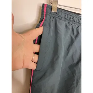 Nike Performance Shorts Women L Gray Excellent Pink Trim Mesh Lined Pockets Y2K thumbnail 2