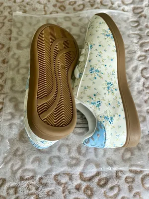 Floral White & Blue Lace-Up Sneakers thumbnail 4