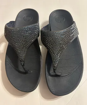 FitFlop black Crystal-Embellished Toe-Post Sandals thumbnail 1