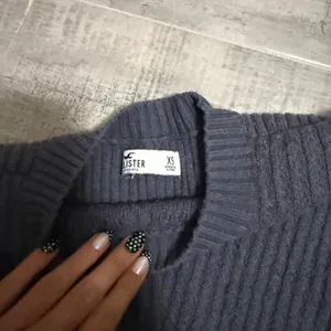 Hollister Long Sleeve Cropped Sweater thumbnail 3