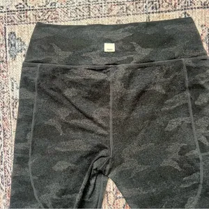 Vuori Clean Elevation Leggings Black Camo Size Medium 7/8 Length thumbnail 10