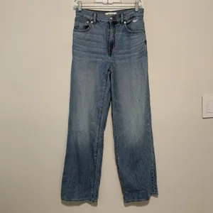 Madewell The Perfect Vintage Wide-Leg Jean in Airy Denim in Northridge Wash Blue thumbnail 4