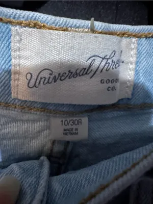 Universal Threads Light Blue Distressed High-Rise Women’s Jeans thumbnail 6