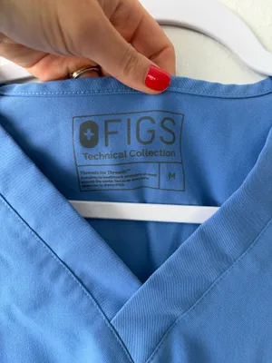 FIGS Scrub Top thumbnail 3