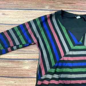 BDG Urban Outfitters Women’s Sweatshirt Sweater Size M 90s Style Distressed edge thumbnail 3