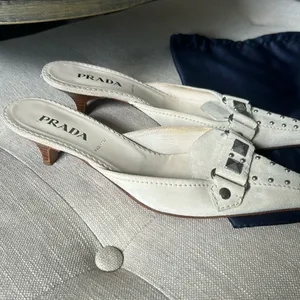 Prada Creme Suede Pointed Toe Kitten Heels Size 37.5 thumbnail 5