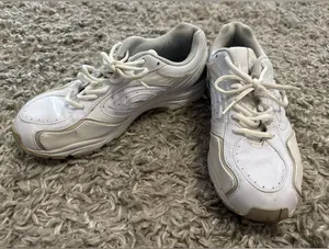 SAUCONY WOMENS 9.5 ✨ trac shows white good condition thumbnail 1