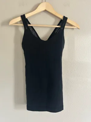 Lululemon Black Women’s tank top size 6 thumbnail 2