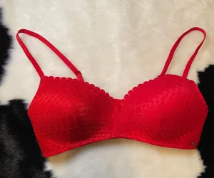 Red Lace Bra thumbnail 1