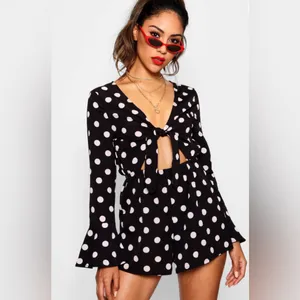 Boohoo Polka Dot Tie Front Playsuit Size 8 thumbnail 4