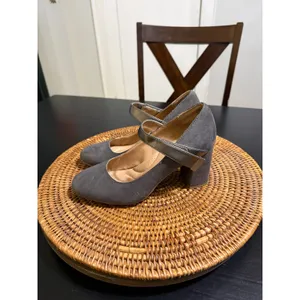Dexflex Comfort Womens Grey Faux Suede Mary Jane Block Heel Pumps Size 7 thumbnail 2